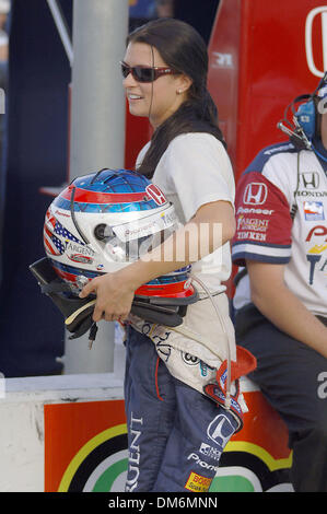 10. Juni 2005; Fort Worth, TX, USA; IR-Treiber DANICA PATRICK vor dem qualifying auf dem Texas Motor Speedway. Obligatorische Credit: Foto von David Bailey/ZUMA Press. (©) Copyright 2005 von David Bailey Stockfoto