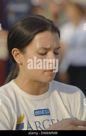 10. Juni 2005; Fort Worth, TX, USA; IR-Treiber DANICA PATRICK vor dem qualifying auf dem Texas Motor Speedway. Obligatorische Credit: Foto von David Bailey/ZUMA Press. (©) Copyright 2005 von David Bailey Stockfoto