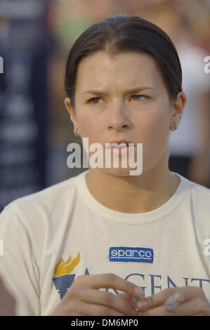 10. Juni 2005; Fort Worth, TX, USA; IR-Treiber DANICA PATRICK vor dem qualifying auf dem Texas Motor Speedway. Obligatorische Credit: Foto von David Bailey/ZUMA Press. (©) Copyright 2005 von David Bailey Stockfoto