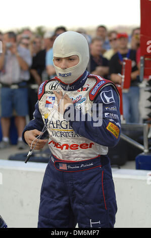 10. Juni 2005; Fort Worth, TX, USA; IR-Treiber DANICA PATRICK vor dem qualifying auf dem Texas Motor Speedway. Obligatorische Credit: Foto von David Bailey/ZUMA Press. (©) Copyright 2005 von David Bailey Stockfoto