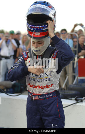 10. Juni 2005; Fort Worth, TX, USA; IR-Treiber DANICA PATRICK vor dem qualifying auf dem Texas Motor Speedway. Obligatorische Credit: Foto von David Bailey/ZUMA Press. (©) Copyright 2005 von David Bailey Stockfoto