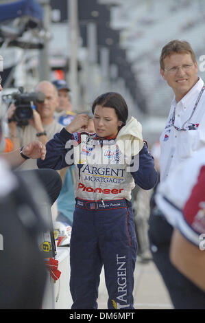 10. Juni 2005; Fort Worth, TX, USA; IR-Treiber DANICA PATRICK vor dem qualifying auf dem Texas Motor Speedway. Obligatorische Credit: Foto von David Bailey/ZUMA Press. (©) Copyright 2005 von David Bailey Stockfoto