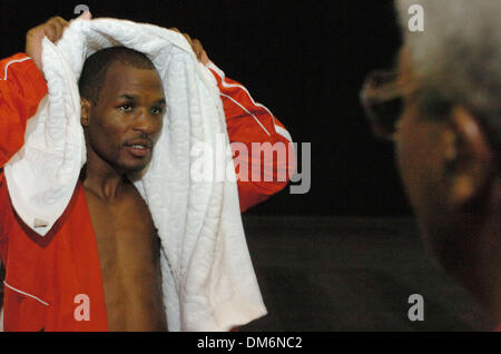 12. Juli 2005; Las Vegas, NV, USA; BERNARD "The Executioner" HOPKINS bereitet die unbestrittene Weltmeistertitel im Mittelgewicht am 16. Juli 2005 at The MGM Grand in Las Vegas. Bernard Hopkins ist ungeschlagen seit 1993 und ist 40 Jahre alt. Taylor (26 Jahre) alt ist in nur 23 Profi Kämpfe ungeschlagen. Dieser Kampf ist ein klassisches Match-Up im Boxen, Lochfraß ein schlauer und erfahrener Meister aga Stockfoto