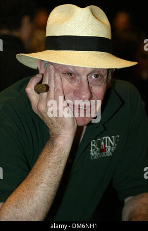 15. Juli 2005; Las Vegas, NV, USA; Boxing Historiker BERT SUGAR bei Bernard Hopkins Vs Jermain Taylor-wiegen im MGM grand Hotel & Casino in Las Vegas. Obligatorische Credit: Foto von Mary Ann Owen/ZUMA Press. (©) Copyright 2005 von Mary Ann Owen Stockfoto