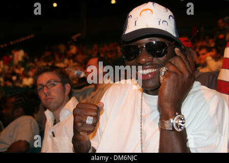 15. Juli 2005; Las Vegas, NV, USA; ANTONIO TARVER bei der Bernard Hopkins Vs Jermain Taylor-wiegen im MGM grand Hotel & Casino in Las Vegas. Tarver will einen Schuss an der Hopkins. Obligatorische Credit: Foto von Mary Ann Owen/ZUMA Press. (©) Copyright 2005 von Mary Ann Owen Stockfoto