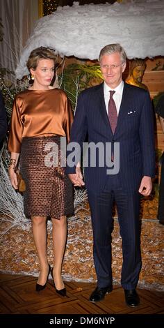 Brüssel, Belgien. 11. Dezember 2013. Philippe König und Königin Mathilde von Belgien besucht das Weihnachtskonzert im königlichen Palast in Brüssel, 11. Dezember 2013. Foto: Patrick van Katwijk / Niederlande und Frankreich, Stockfoto