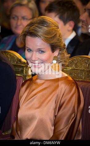 Brüssel, Belgien. 11. Dezember 2013. Königin Mathilde von Belgien besucht das Weihnachtskonzert im königlichen Palast in Brüssel, 11. Dezember 2013. Foto: Patrick van Katwijk / Niederlande und Frankreich, Stockfoto