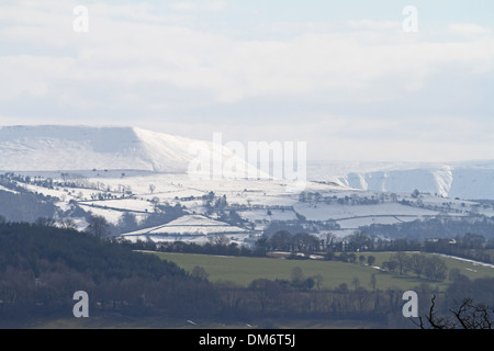 Blick auf Schnee bedeckt Heu Bluff in der Black Mountains of Wales Stockfoto