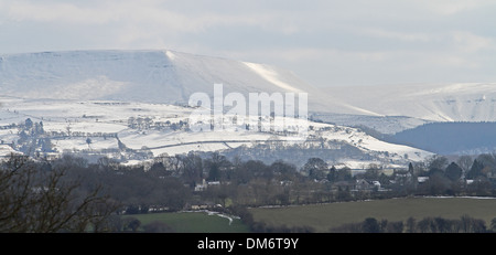 Blick auf Schnee bedeckt Heu Bluff in der Black Mountains of Wales Stockfoto