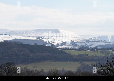 Blick auf Schnee bedeckt Heu Bluff in der Black Mountains of Wales Stockfoto