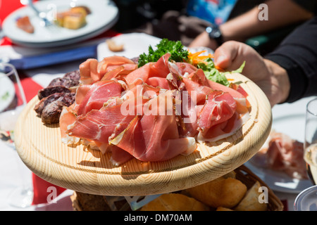 Italien, Valle d ' Aosta, Nahaufnahme von sortierten Aufschnitt Schinken und Wurst Stockfoto