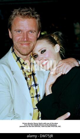 Angetrieben Regisseur Renny Harlin mit einer der Stars aus dem Film Estella Warren bei der Hollywood-Premiere für den Film DRIVEN, 16/4/1 Stockfoto