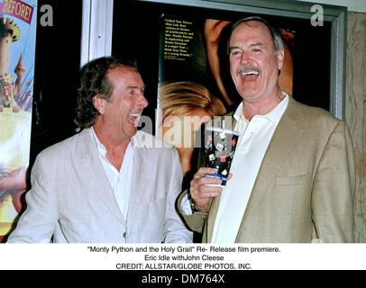 "Monty Python and the Holy Grail" Re - Release Filmpremiere. Eric Idle WithJohn Cleese. Stockfoto