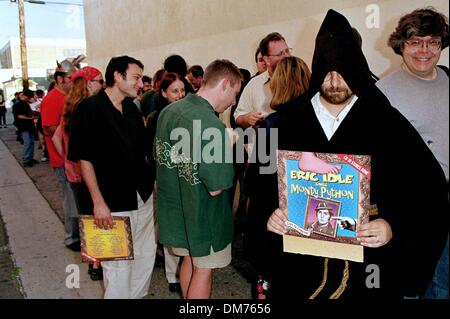 "Monty Python and the Holy Grail" Re - Release Filmpremiere. Ein Wettbewerb für Fans, die kamen verkleidet als ihre Lieblings-Charaktere aus dem Film. Sie wurden von Eric Idle und John Cleese beurteilt. Stockfoto