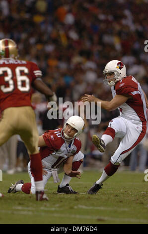 2. Oktober 2005; Mexiko-Stadt, Mexiko; NFL-FOOTBALL: Kardinal Kicker Neil Rackers gekickt sechs Fieldgoals Sonntagabend 31-14 Sieg über die 49ers im Estadio Azteca in Mexiko-Stadt. Obligatorische Credit: Foto von Jose Luis Villegas/Sacramento Bee/ZUMA Press. (©) Copyright 2005 von Jose Luis Villegas/Sacramento Bee Stockfoto