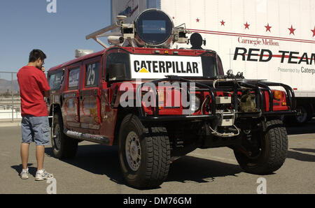 5. Oktober 2005; Fontana, Kalifornien, USA; Die Highlander, die autonomen Roboterfahrzeug von Carnegie Mellon Red Team auch während der DARPA Grand Challenge nationalen Qualifikationsturnier auf dem California Speedway am 5. Oktober 2005. Obligatorische Credit: Foto von Vaughn Youtz/ZUMA Press. (©) Copyright 2005 von Vaughn Youtz Stockfoto