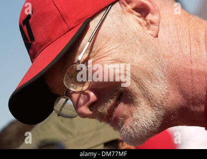 8. Oktober 2005; Primm, NV, USA; WILLIAM 'Rot' WHITTAKER von Carnegie Mellon roten Mannschaft während der DARPA Grand Challenge.  Obligatorische Credit: Foto von Vaughn Youtz/ZUMA Press. (©) Copyright 2005 von Vaughn Youtz. Stockfoto