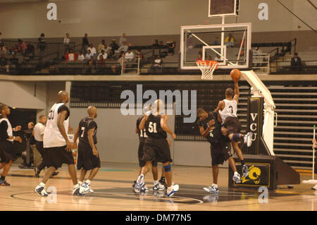 8. Oktober 2005; Richmond, VA, USA; CARON BUTLER macht zwei die harte Weise während der Washington Wizards Team Scrimmage am Siegal Center in Richmond obligatorisch Credit: Foto von Tina Fultz/ZUMA Press. (©) Copyright 2005 von Tina Fultz Stockfoto