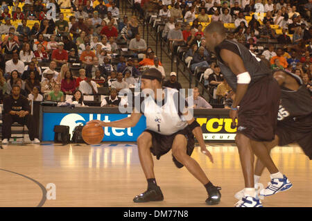 8. Oktober 2005; Richmond, VA, USA; JARED JEFFRIES dribbelt aus einem Doppel-Team während der Washington Wizards Scrimmage am Siegal Center in Richmond obligatorisch Credit: Foto von Tina Fultz/ZUMA Press. (©) Copyright 2005 von Tina Fultz Stockfoto