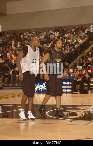 8. Oktober 2005; Richmond, VA, USA; BRENDAN HAYWOOD und ETAN THOMAS während der Washington Wizards Team Amateurteam Siegal Center in Richmond obligatorisch Credit: Foto von Tina Fultz/ZUMA Press. (©) Copyright 2005 von Tina Fultz Stockfoto