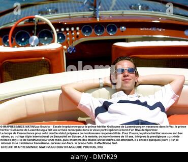 21. Juli 2001 - VARMATIN SAINT-TROPEZ/LE Prinz GUILLAUME DU LUXEMBOURG... TEXT. En Vacances Dans le Var, le Prince hÅ½ritier Guillaume de Luxembourg ein Fait Une arrivÅ½e remarquÅ½e Dans le Vieux Port tropÅ½zien Ë† Bord dÃ•un Riva de Sportmer. Le Temps de lÃ•insouciance Pour Celui nicht le Statut prÅ½pare Ë† de Nombreuses responsabilitÅ½s. Gießen Sie lÃ•heure, le Prince hÅ½ritier sonnigem Sohn Stockfoto