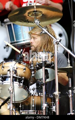 23. Juni 1941 - London, Vereinigtes Königreich - LIVE EARTH Konzert, WEMBLEY STADIUM, LONDON, Vereinigtes Königreich-07-07-2007.PHOT von MARK CHILTON - - 2007.TAYLOR HAWKINS. K53738 (Kredit-Bild: © Globe Photos/ZUMAPRESS.com) Stockfoto