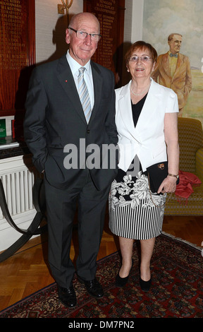 Sir Bobby Charlton Lady Norma Charlton beim 13. Marie Keating Foundation Celebrity Golf-Dinner im K-Club County Kildare, Irland Stockfoto