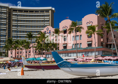 USA, Hawaii, Oahu, Honolulu, Waikiki Beach & Royal Hawaiian Hotel Stockfoto