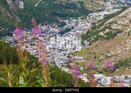 Luftaufnahme des Val d ' Isere Skigebiet im Sommer, Savoie, Frankreich Stockfoto