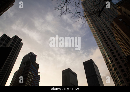 Skyline von Downtown Los Angeles in der Abenddämmerung Stockfoto