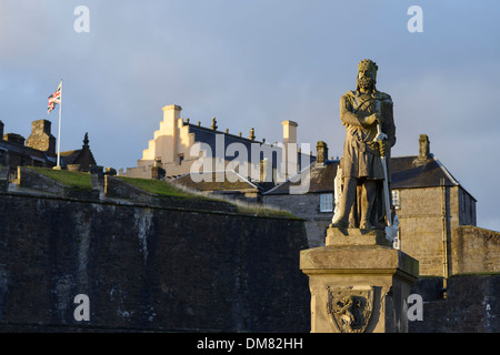 Statue von Robert the Bruce außerhalb Stirling Castle in Schottland Stockfoto