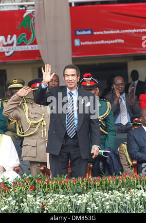 Nairobi, Kenia. 12. Dezember 2013. Ian Khama, Präsident von Botswana, besucht die Feier des 50. Jahrestages der kenianischen Unabhängigkeit von Großbritannien, in Nairobi, der Hauptstadt Kenias, 12. Dezember 2013. Bildnachweis: Li Jing/Xinhua/Alamy Live-Nachrichten Stockfoto