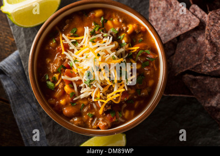 Soutwestern-Santa Fe-Suppe mit Bohnen Mais und Käse Stockfoto