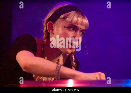 Grimes real name Claire Boucher erklingt in The Arches Glasgow, Scotland - 29.08.12 Stockfoto