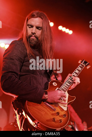 Chris Traynor von Bush erklingt auf der Bühne in Manchester Academy Manchester England - 29.08.12 Stockfoto