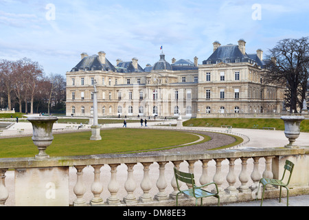 Palais du Luxembourg in Paris im Frühjahr Stockfoto