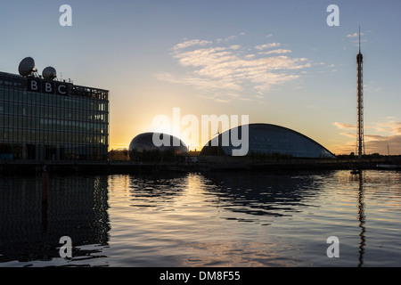 Teil des Bereichs Pacific Quay von Glasgow Kai zeigt BBC Scotland und dem Glasgow Science Centre Stockfoto
