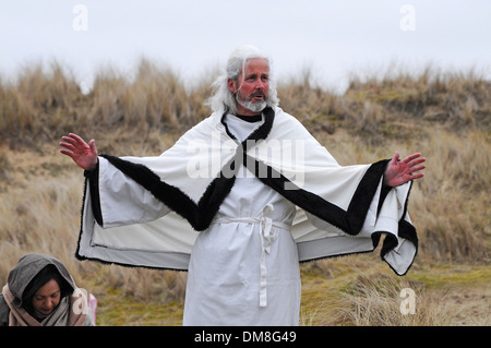 ein Schauspieler spielt St.Piran der Schutzpatronin der Bergleute Zinn während der jährlichen Feierlichkeiten am St.Pirans Tag in Cornwall, Großbritannien Stockfoto