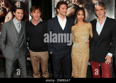 Ben Barnes Dennis Quaid Bradley Cooper Zoe Saldana und Jeremy Irons bei Premiere von CBS Films "The Words" ArcLight Cinema- Stockfoto