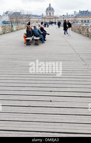 hölzerne Brücke Pont des Arts in Paris Stockfoto