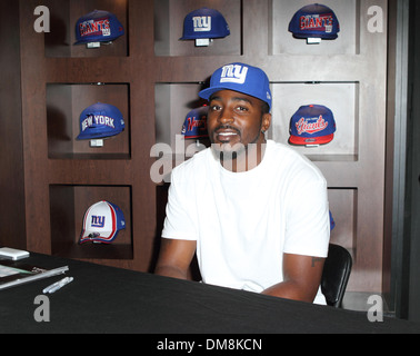 Hakeem Nicks von NY Giants erscheint im New Era Flagshipstore zu Beginn der neuen Saison New York City USA - 30.08.12 feiern Stockfoto