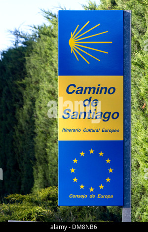 Marker entlang des Camino De Santiago, dem Jakobsweg Pilgerweg, Navarra, Spanien. Stockfoto