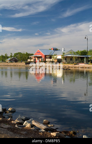 Bahnhof, Cafe und Teich, Tingley Beach, Albuquerque, New Mexico, Vereinigte Staaten Stockfoto