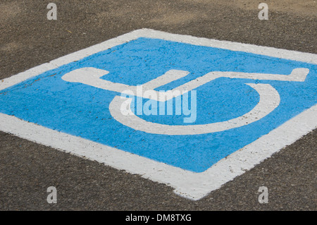 Behinderten Parkplätze vor Ort Stockfoto