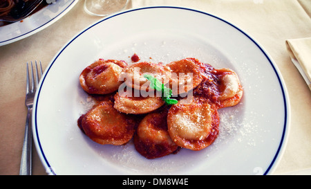 Teller mit ravioli Stockfoto