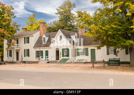 (V.l.) James Geddy Haus und Gießerei und Maria Dickinson Store auf Duke of Gloucester Street in Colonial Williamsburg Stockfoto