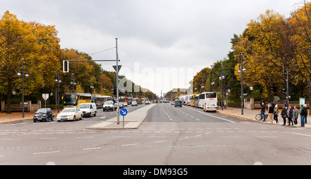 Panoramablick auf der Srtasse des 17. Juni in Berlin Stockfoto