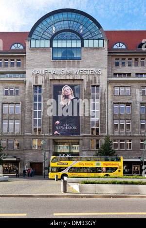 Haupteingang von Tauentzienstraße im KaDeWe, Berlin Stockfoto