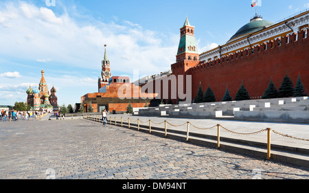 Rotes Quadrat, Lenin-Mausoleum, Basilius Kathedrale und Kreml Mauer in Moskau Stockfoto