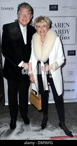 London, UK. 12. Dezember 2013. Gloria Hunniford besucht die Karen Hardy Studios 5. Geburtstag am Imperial Wharf in London, Foto: siehe Li/Alamy Live News Stockfoto